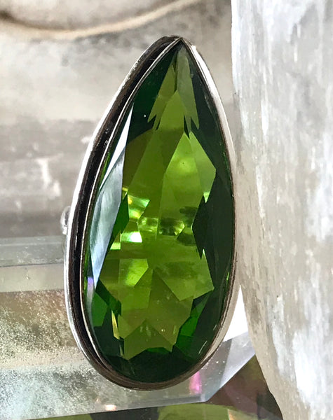 Peridot Faceted Gemstone .925 Sterling Silver Ring (Size 7.5)