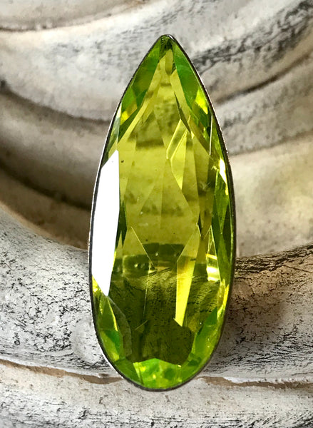 Peridot Faceted Gemstone .925 Sterling Silver Ring (Size 8.25)