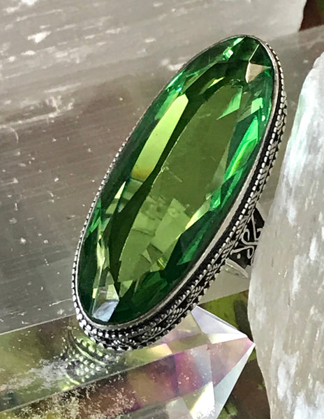 Peridot Faceted Gemstone .925 Sterling Silver Ring (Size 7)
